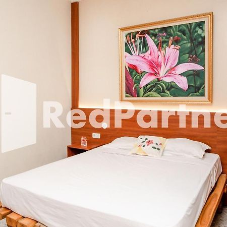 ホテル Mango House Semarang Redpartner エクステリア 写真