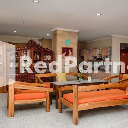 ホテル Mango House Semarang Redpartner エクステリア 写真