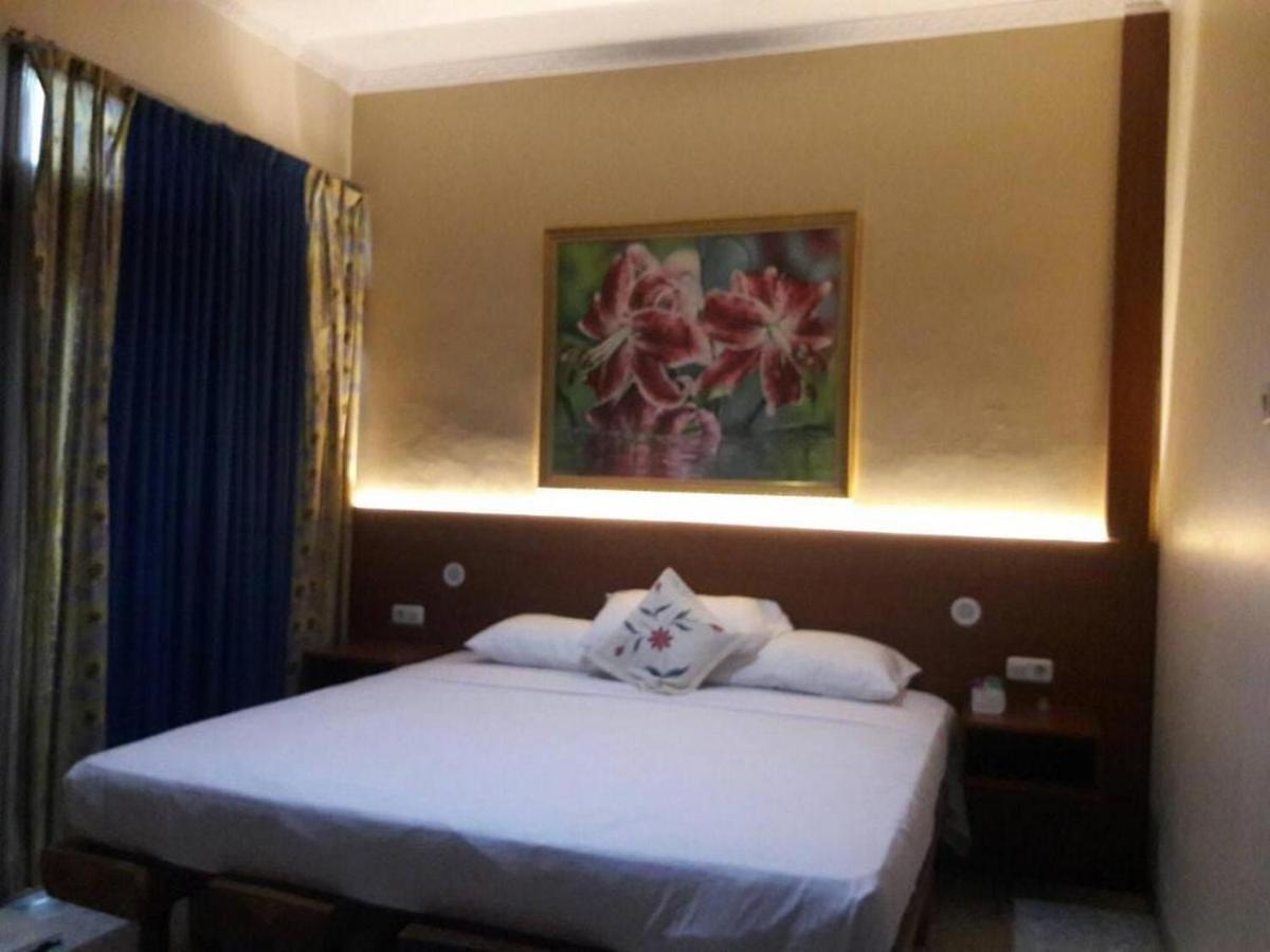 ホテル Mango House Semarang Redpartner エクステリア 写真