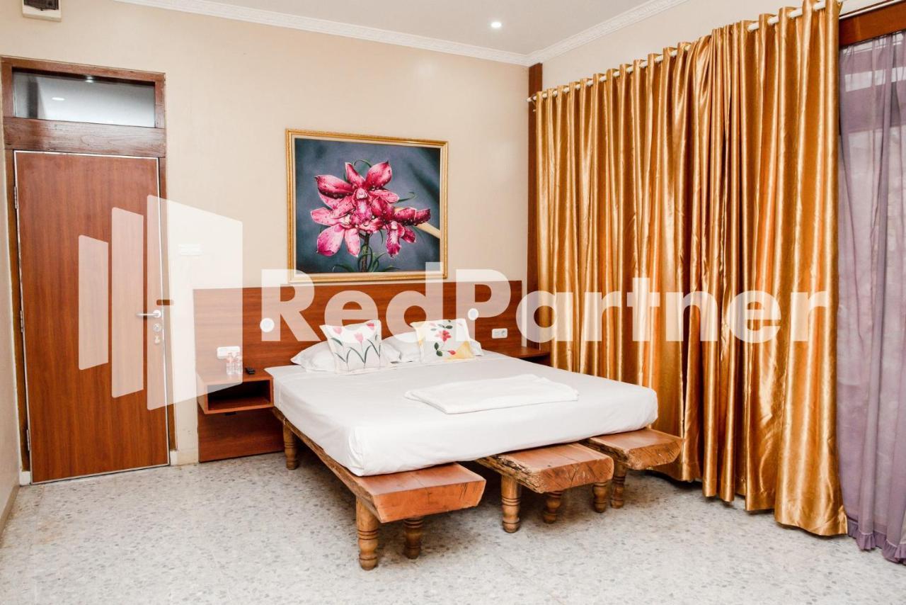 ホテル Mango House Semarang Redpartner エクステリア 写真