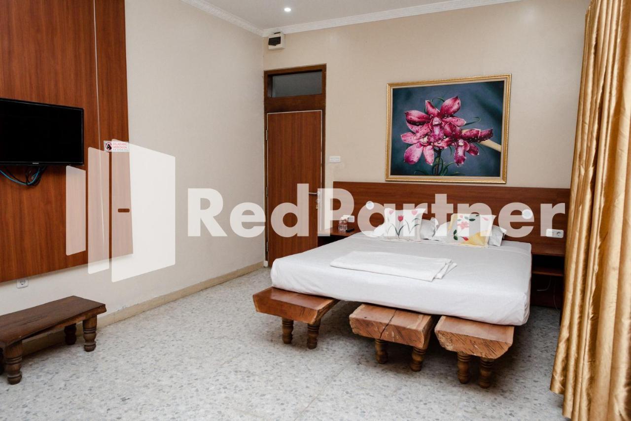 ホテル Mango House Semarang Redpartner エクステリア 写真