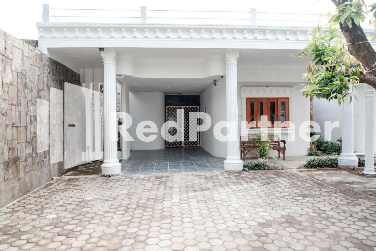 ホテル Mango House Semarang Redpartner エクステリア 写真