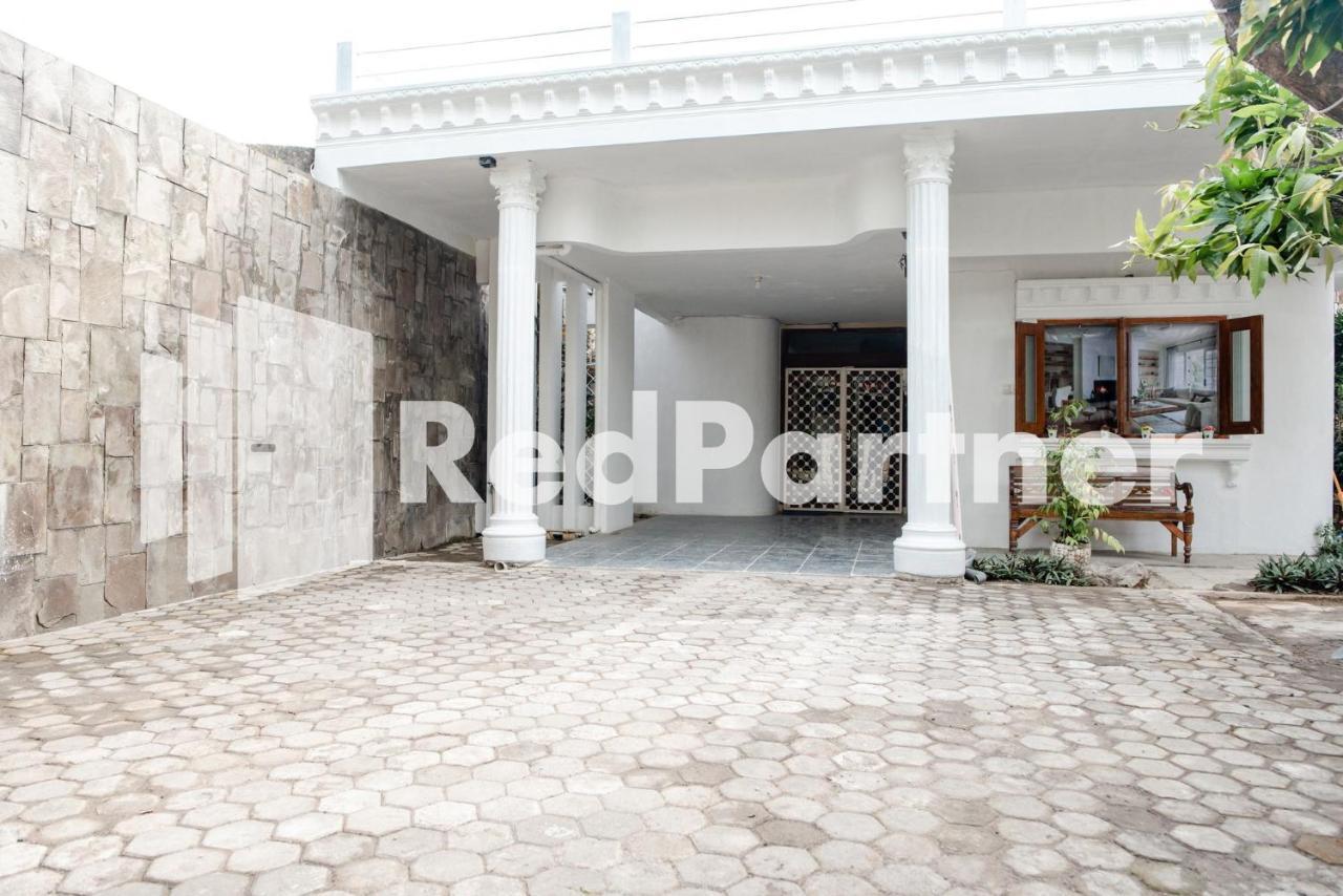ホテル Mango House Semarang Redpartner エクステリア 写真