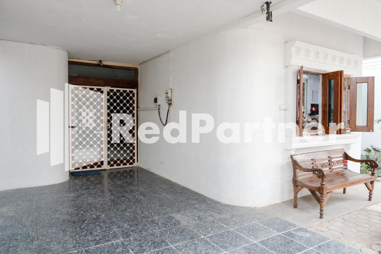 ホテル Mango House Semarang Redpartner エクステリア 写真