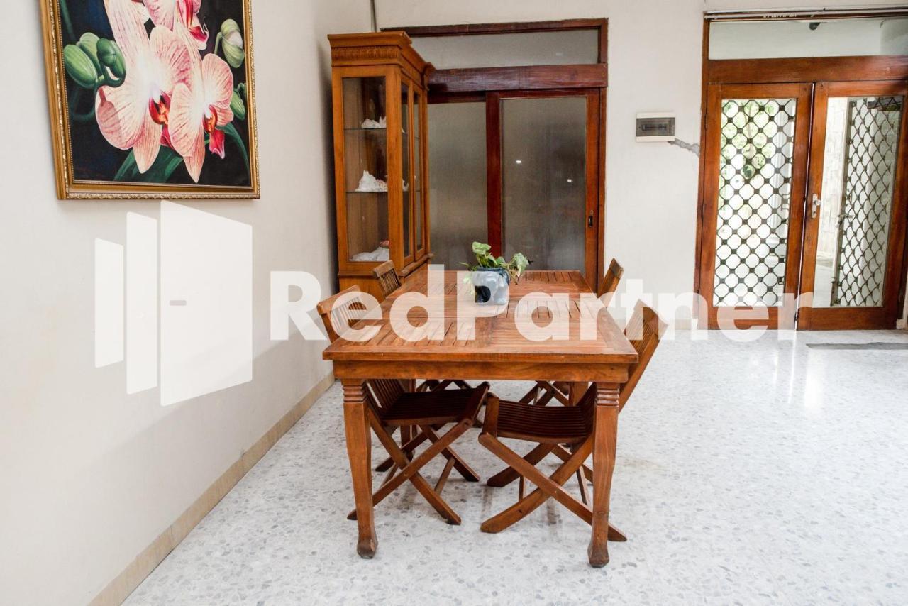 ホテル Mango House Semarang Redpartner エクステリア 写真