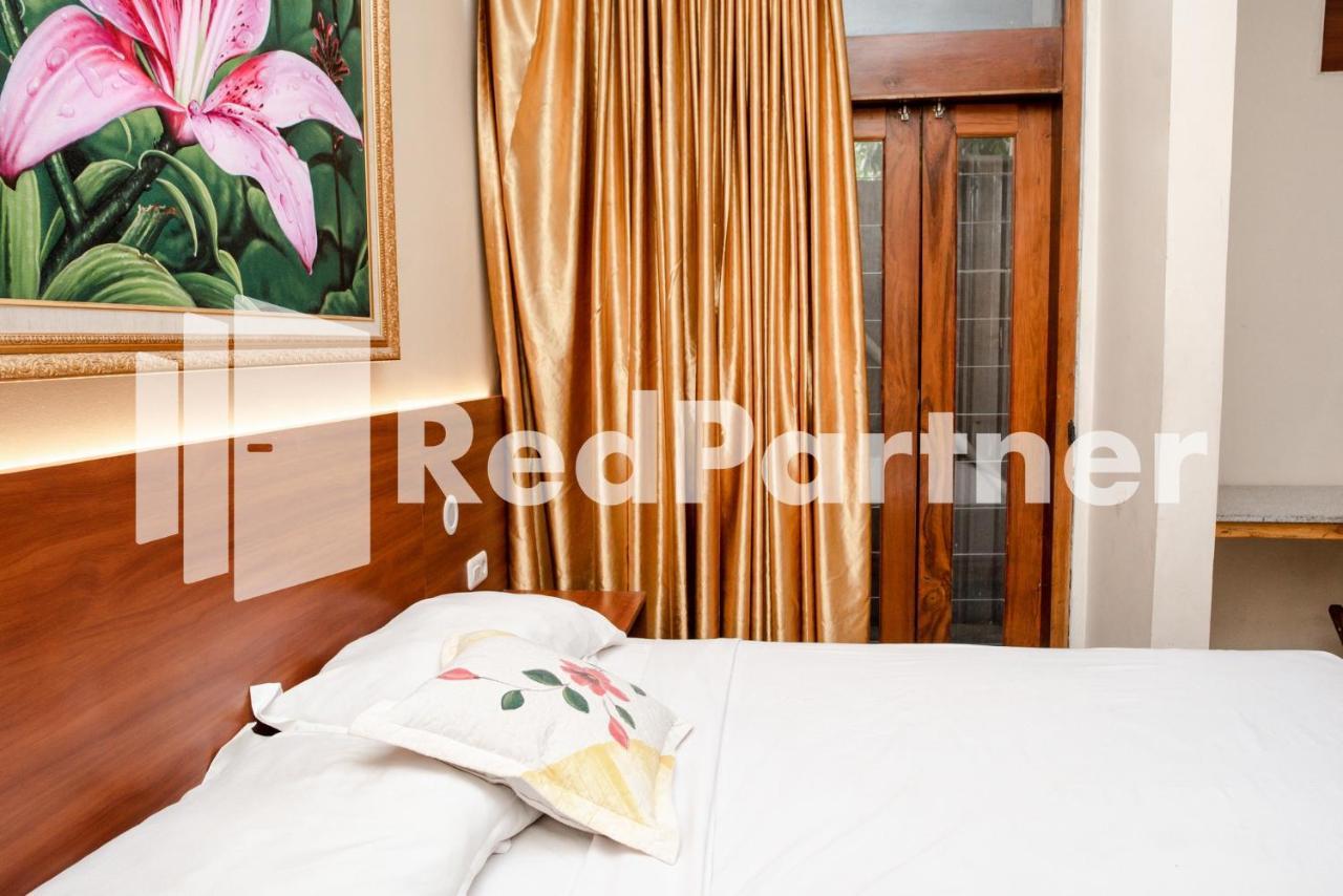 ホテル Mango House Semarang Redpartner エクステリア 写真