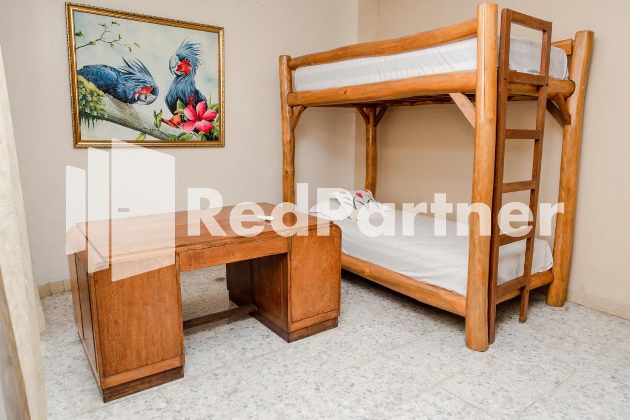 ホテル Mango House Semarang Redpartner エクステリア 写真