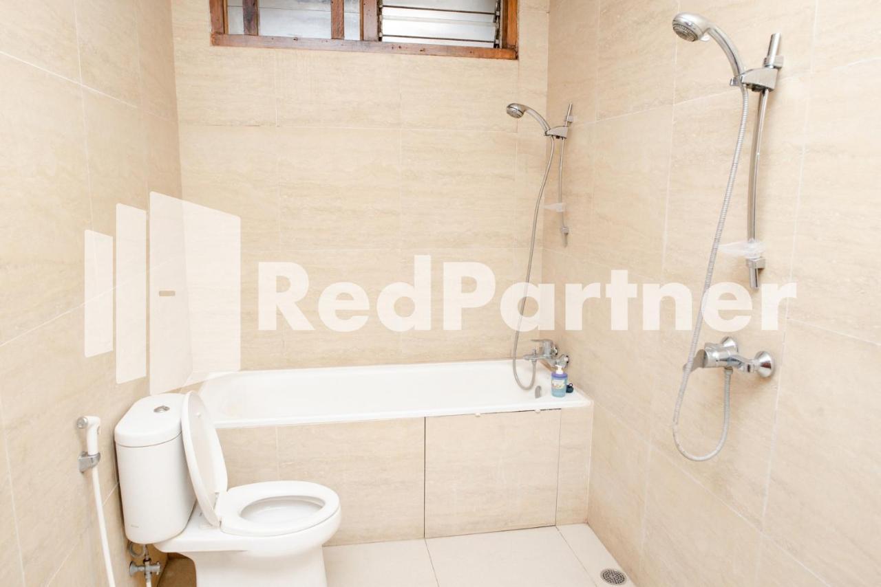 ホテル Mango House Semarang Redpartner エクステリア 写真