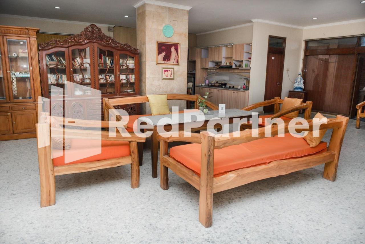 ホテル Mango House Semarang Redpartner エクステリア 写真