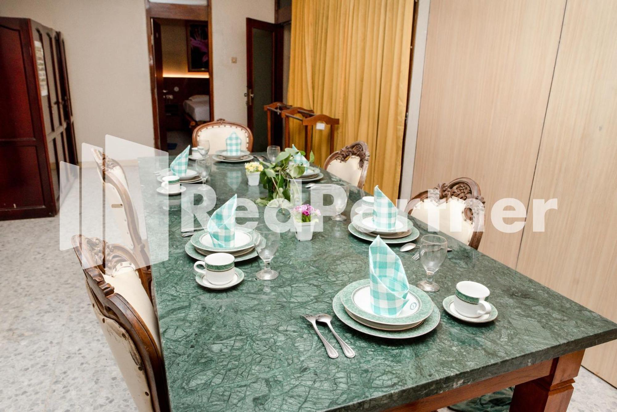 ホテル Mango House Semarang Redpartner エクステリア 写真