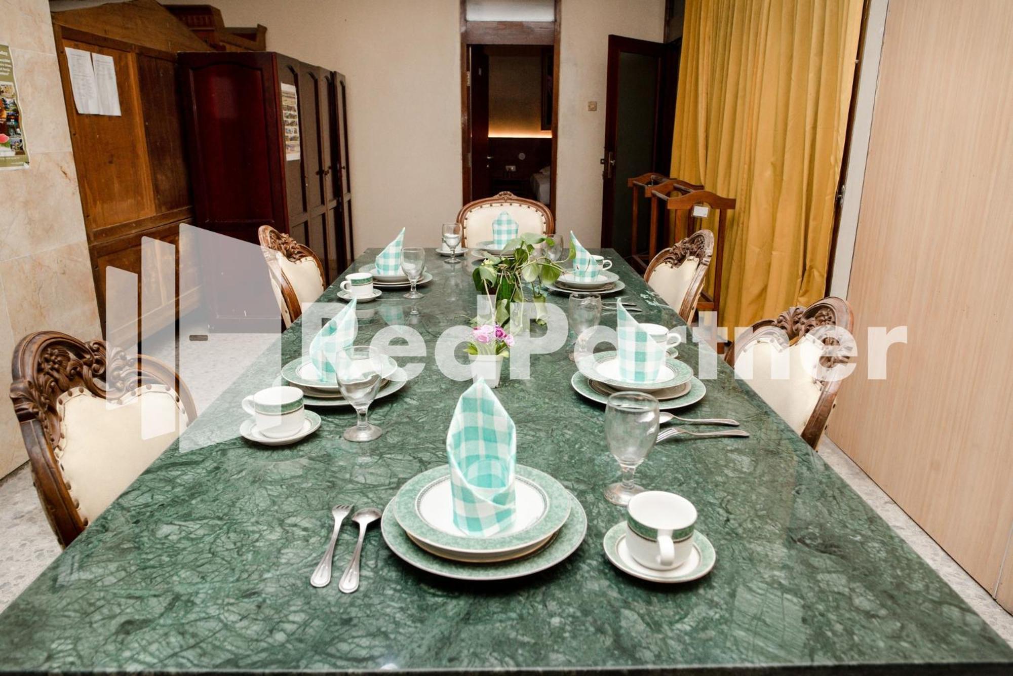 ホテル Mango House Semarang Redpartner エクステリア 写真