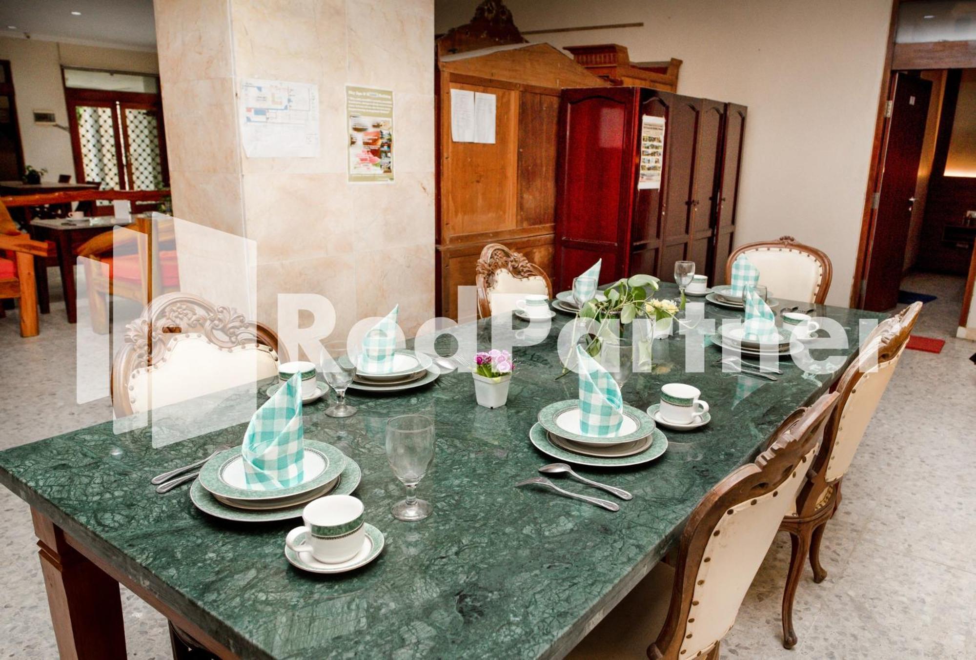 ホテル Mango House Semarang Redpartner エクステリア 写真